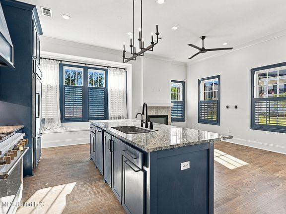 4th image of 210 Amelia St