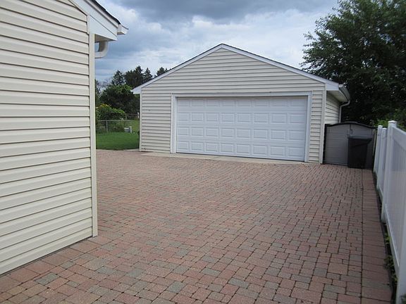 3rd image of 1670 S Green Meadows Blvd