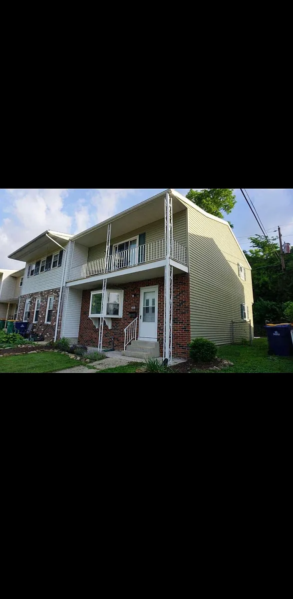 Building Photo - 2601 Eisenhower Ct