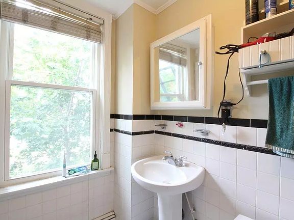 3rd image of 225 Brunswick St #2