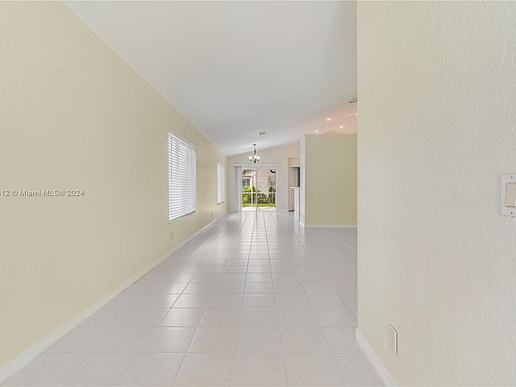 3rd image of 1527 Canary Island Dr