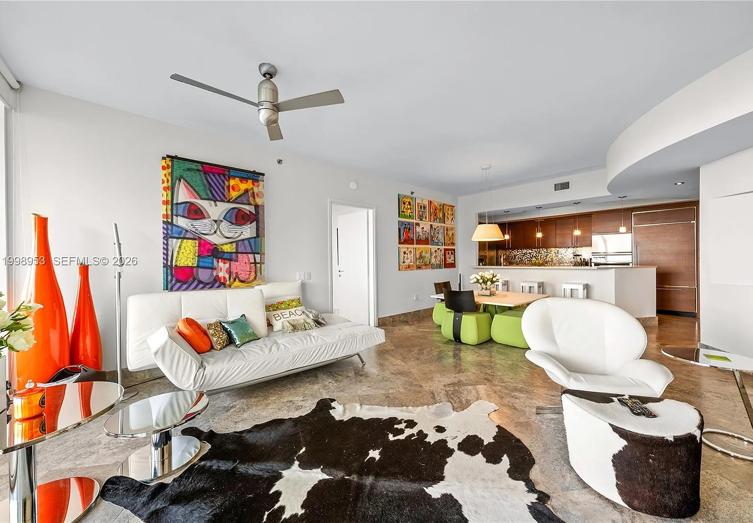 Icon Condo — Photo 2