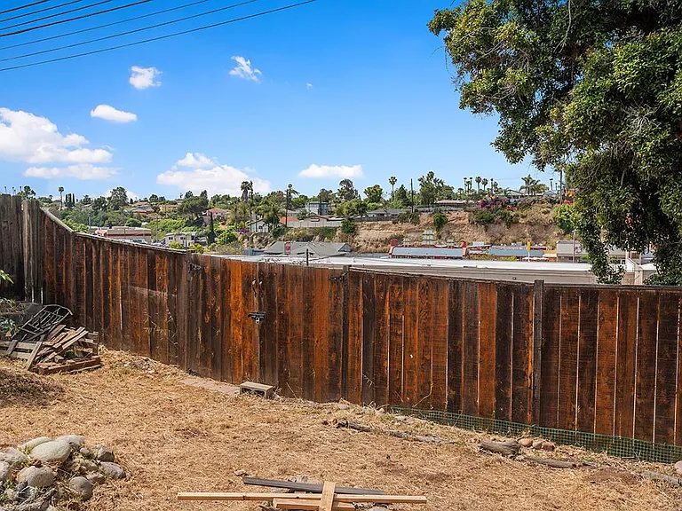 7170 Hybeth Dr — Photo 41
