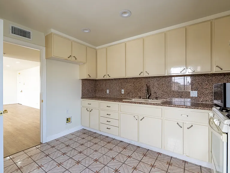 1758 N Alexandria Ave #1758.5 — Photo 24