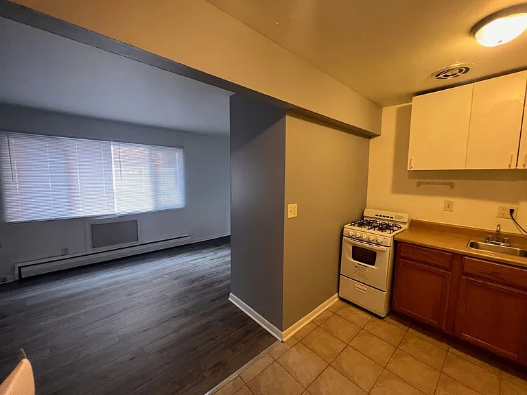 1456 N Farwell Ave — Photo 43