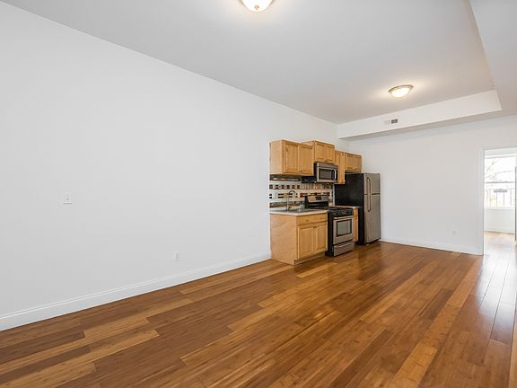 4th image of 413 Palisade Ave APT 2L