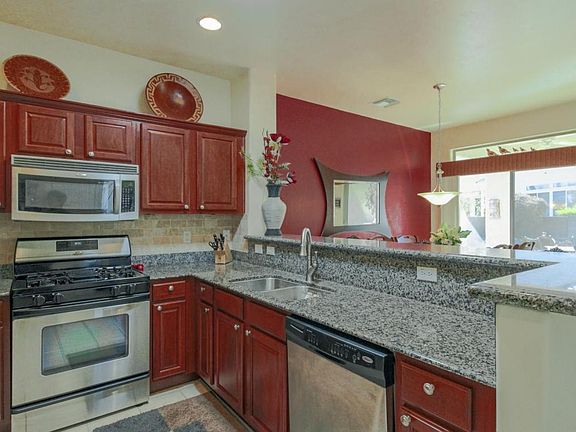 5th image of 313 W Pecan Valley Dr