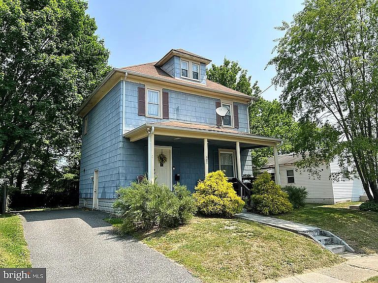 1st image of 309 Victoria St