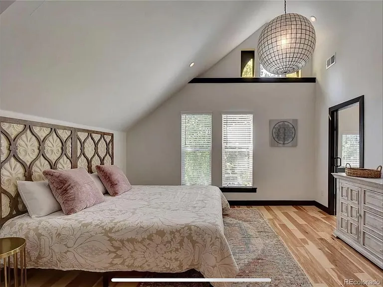 2126 Grove St — Photo 23