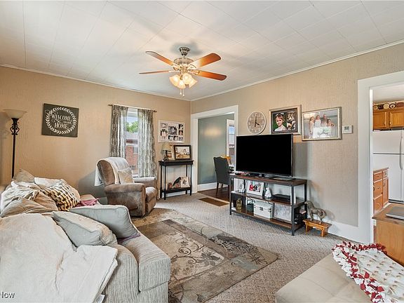 5th image of 4461 Park Ave NE