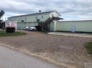 1211 N Stingaree Dr, Crystal Beach, TX 77650