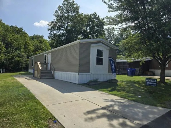 106 E Canyon Dr #35, Hamburg, NY 14075
