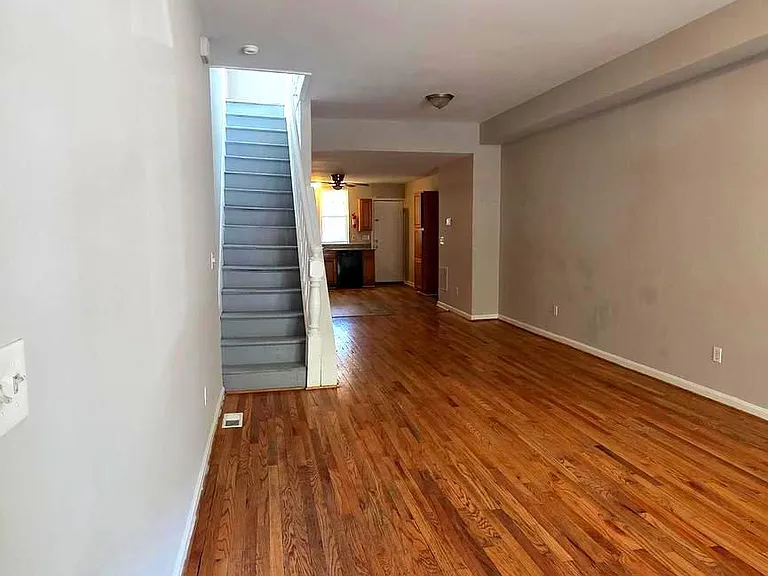 539 N Luzerne Ave — Photo 2