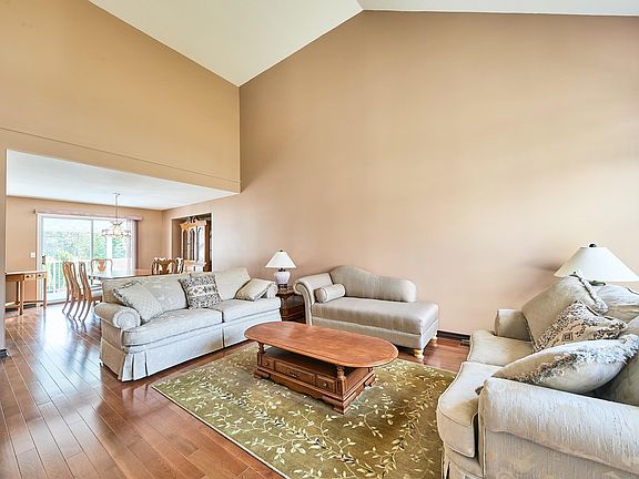 3rd image of 2944 Valleyvista Dr