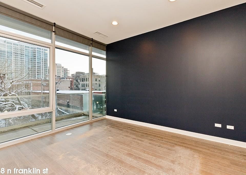 1st image of 858 N Franklin St #427