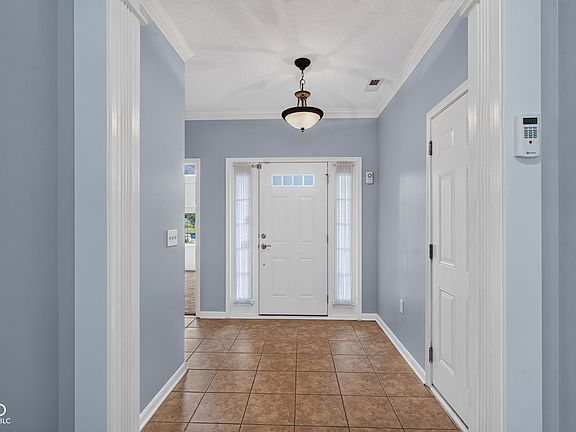 5th image of 12559 Broadmoor Ct S