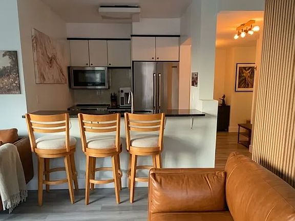 5th image of 150 W 56th St APT 2810