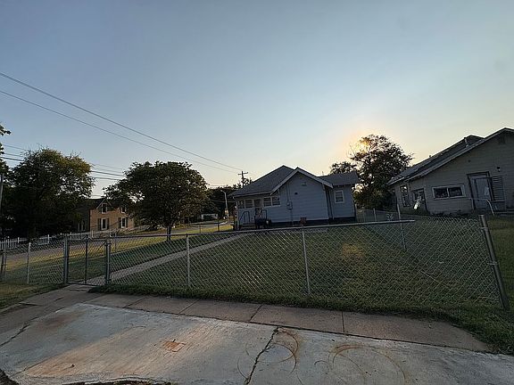 3rd image of 602 N Main St