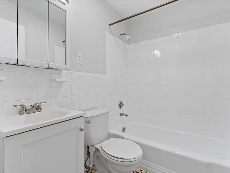 580 Cummins Hwy #15 — Photo 1