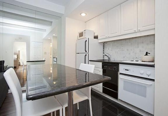 4th image of 150 W 51st St APT 1732