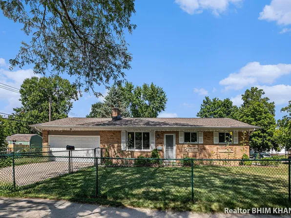 3100 Glenbrook Dr, Lansing, MI 48911