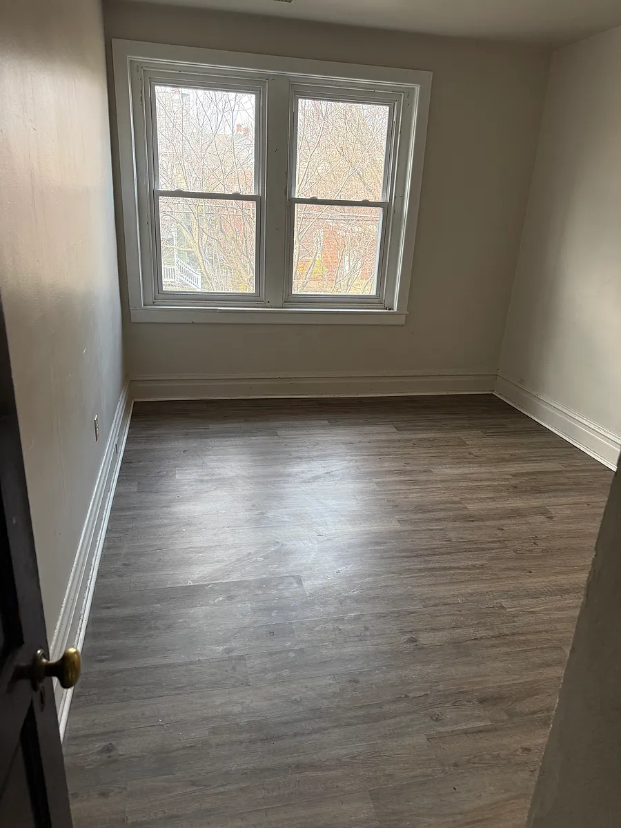 Building Photo - 207 W Fairview St #1