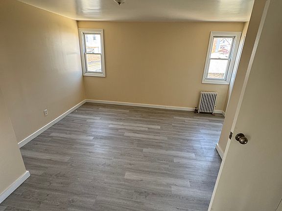 3rd image of 10232 134th St Floor 2