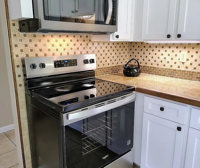 601 Sutton Ln — Photo 8