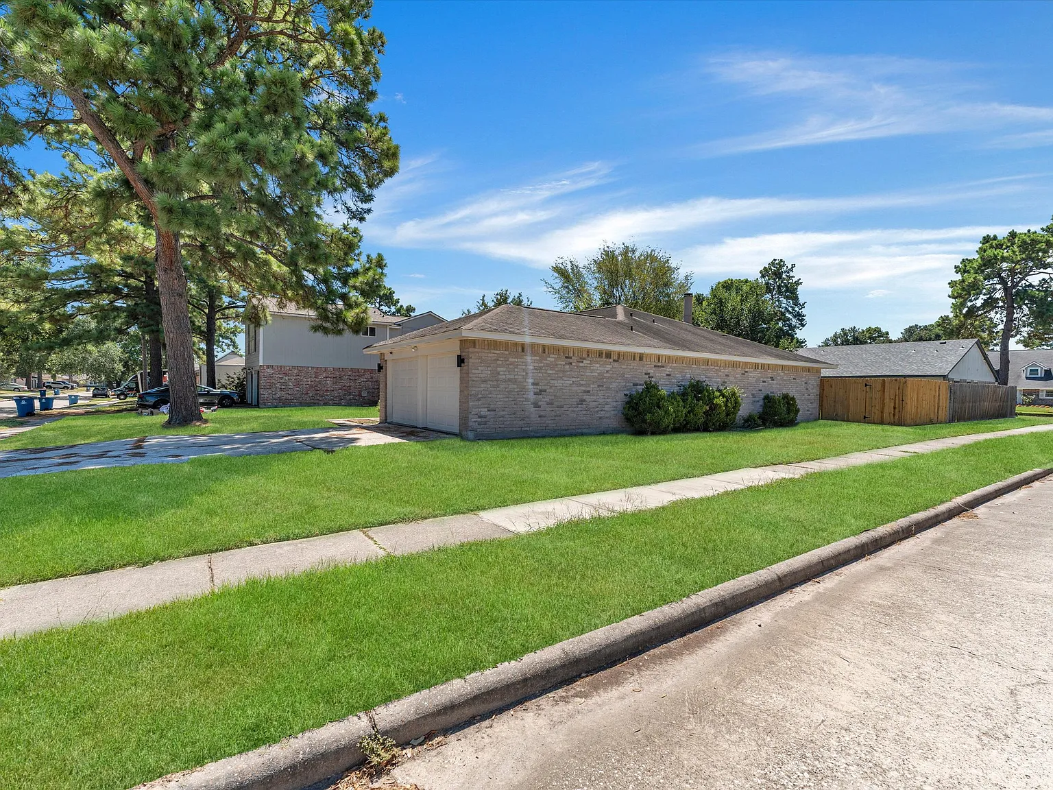 4 bed, 1948 sqft, $2,450 — Photo 4