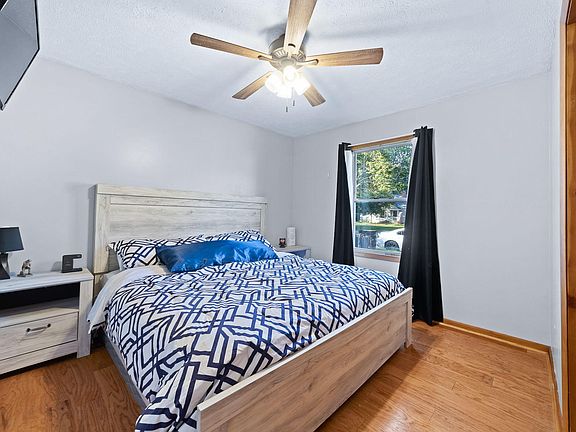 5th image of 809 W Northrup St