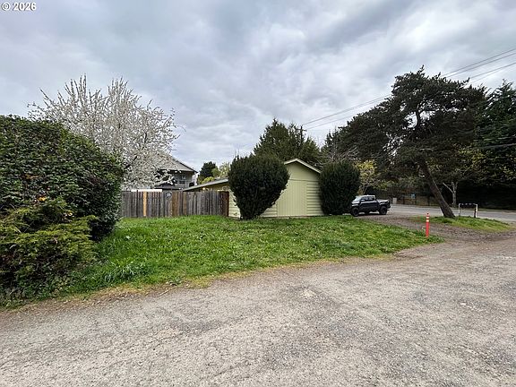 4th image of 5220 NE 42nd Cir