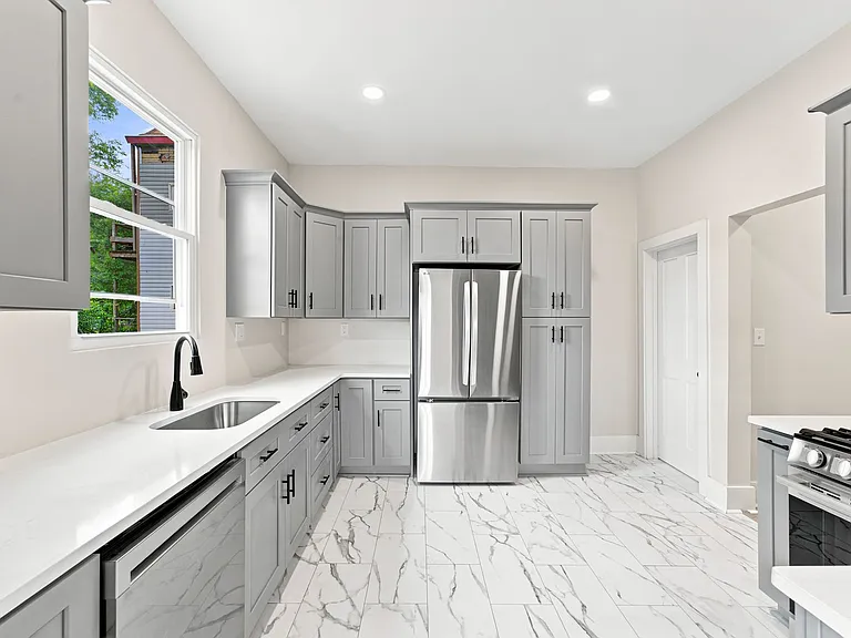 325 N Aiken Ave — Photo 8