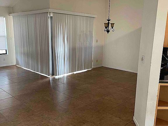 5th image of 5121 NW 43rd Ave