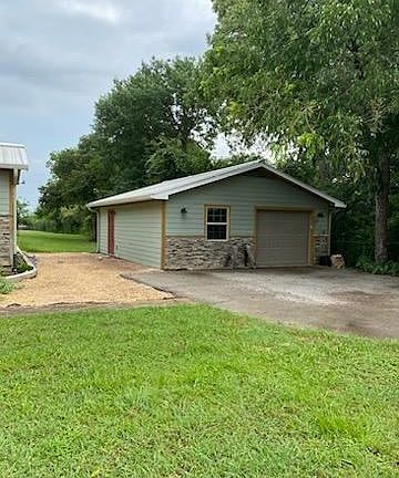 2nd image of 3105 Russell Rd