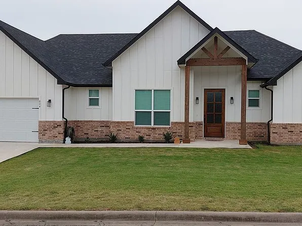 604 E 4th St, Muenster, TX 76252