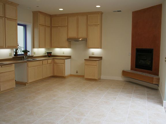 3rd image of 107 W North St