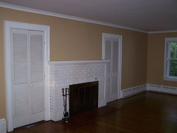 4th image of 2204 Douglas Cres