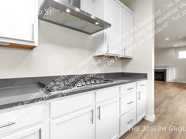 5669 S 302nd St — Photo 16