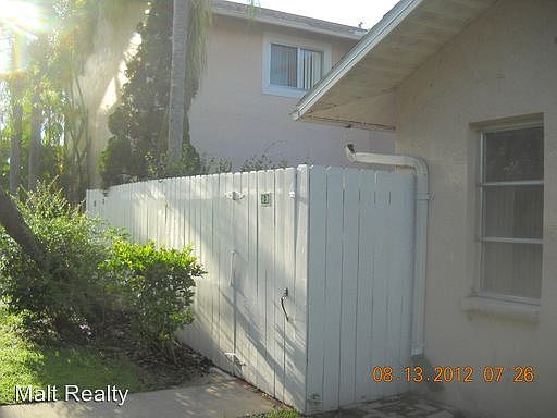 4th image of 1021 SE 8th Ter APT 4B
