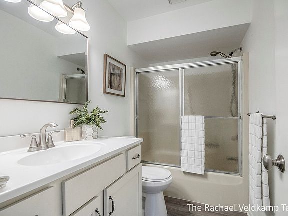 4th image of 2555 Birchcrest Dr SE