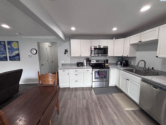 5th image of 526 S 40th Ave APT D210