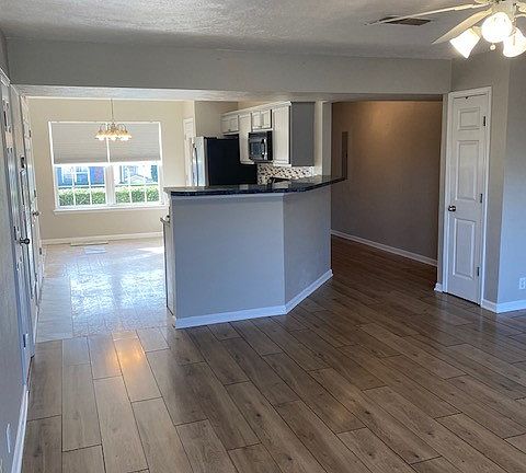 3rd image of 122 Wolverine Ct