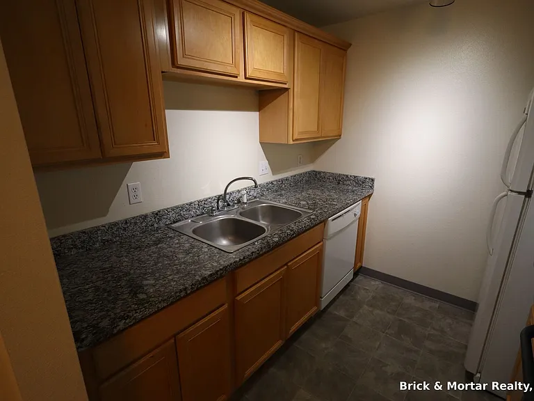 973 E Jefferson St #1-20 — Photo 15