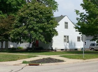 412 E Howard St, Manchester, IA 52057