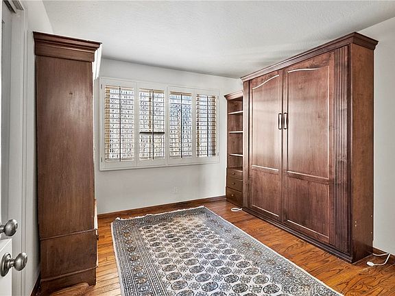 3rd image of 700 Goldenrod Ave