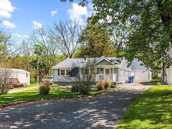 3rd image of 4211 Conewago Rd