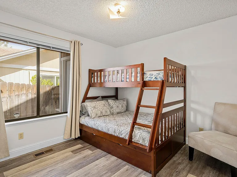 1940 Sierra Highlands Dr — Photo 12
