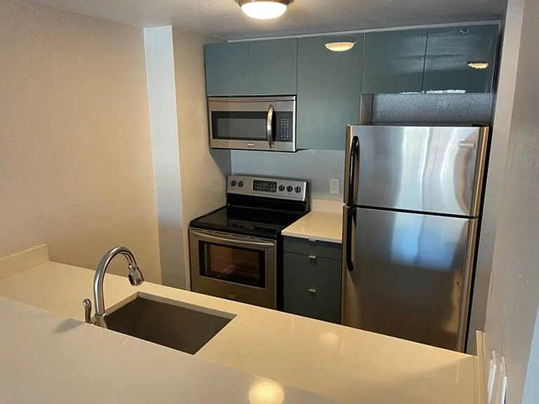 1614 Summit Ave #503 — Photo 4