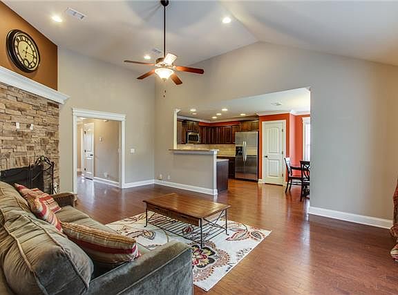 4th image of 1310 Alamo Ave