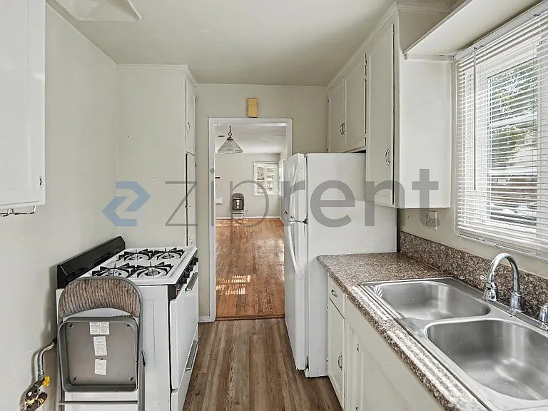 8836 Ramsgate Ave — Photo 10